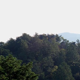 男抱山▲山頂に人見えます👍　この山行で３組程とスライド…　何気に人いますね🐾
