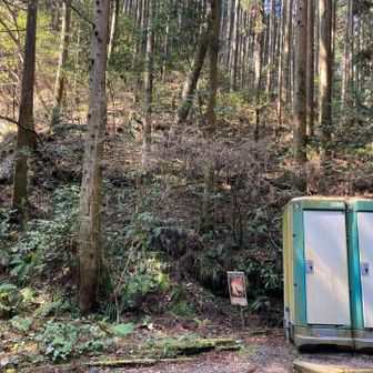 第二駐車場の簡易トイレですね。