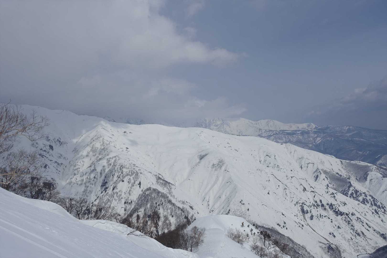 二ノ背髪-小遠見山-五竜登山口-中遠見山-大遠見山-地蔵の 縦走コースの写真