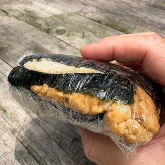 おにぎらず🍙
卵焼きと生姜天挟みました。