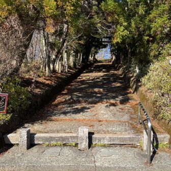 では和泉葛城山のピークを目指します。