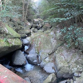 渓谷綺麗です。
冬なんで寒い😨