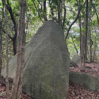 筒ヶ岳の巨石
