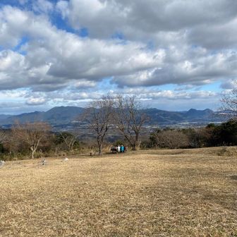 山頂付近で一緒になった、お三方
後ろからすいません