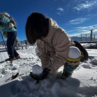 雪だるま⛄️を作る後輩チャン