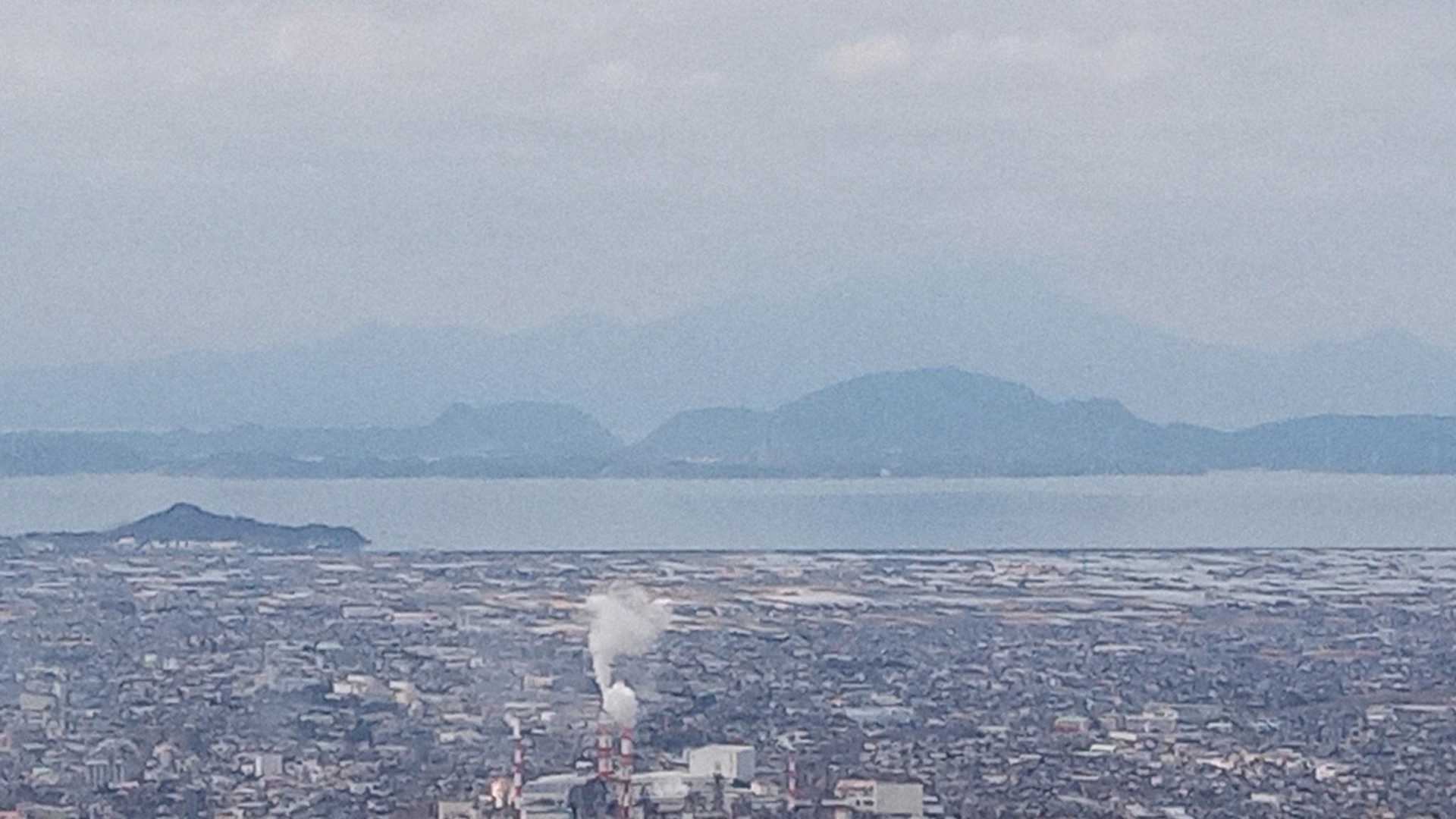 奥の薄いのは、雲仙普賢岳