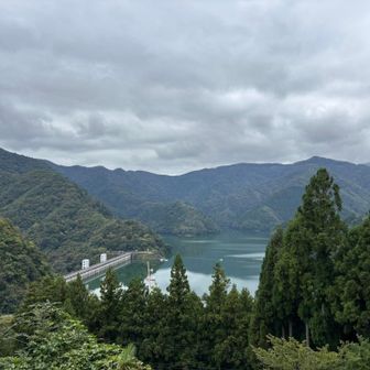 水根バス停からスタート✊
水がたっぷりの奥多摩湖✨