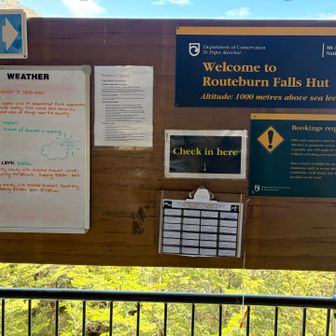 ここのハットのトイレがすごく綺麗でした😍
ここはキャンプ場が無いので、小屋泊のみ可能です。