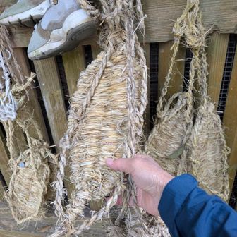 仁王門にある、このわらじを触ると膝の痛いのがよくなる？
何度も触りました。