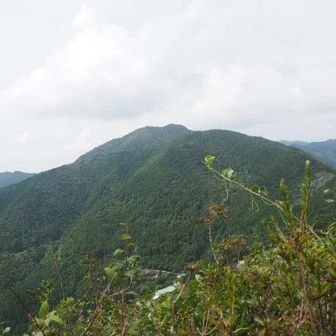 お隣の工石
今日は工石は登りません