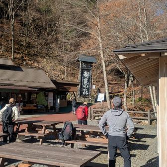 写真ではそうでもないですが、いつもながらのバス臨時便がでる賑わいです