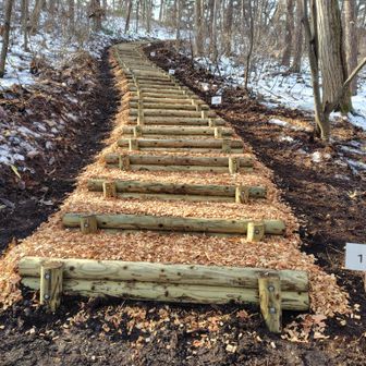 あ〜やっぱり長めの階段
ウッドチップで膝に優しいけど階段キツイ😵‍💫
アメとムチムチ🤣ムチ多め