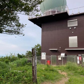 右手に無線中の方がいます