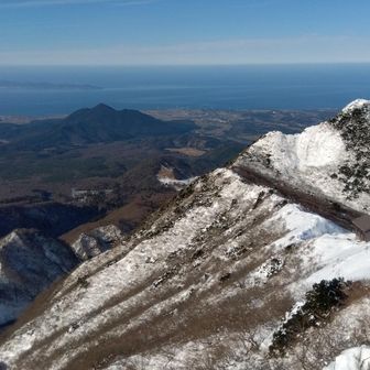 三鈷峰1516m
日本海をバックにかっこいい
