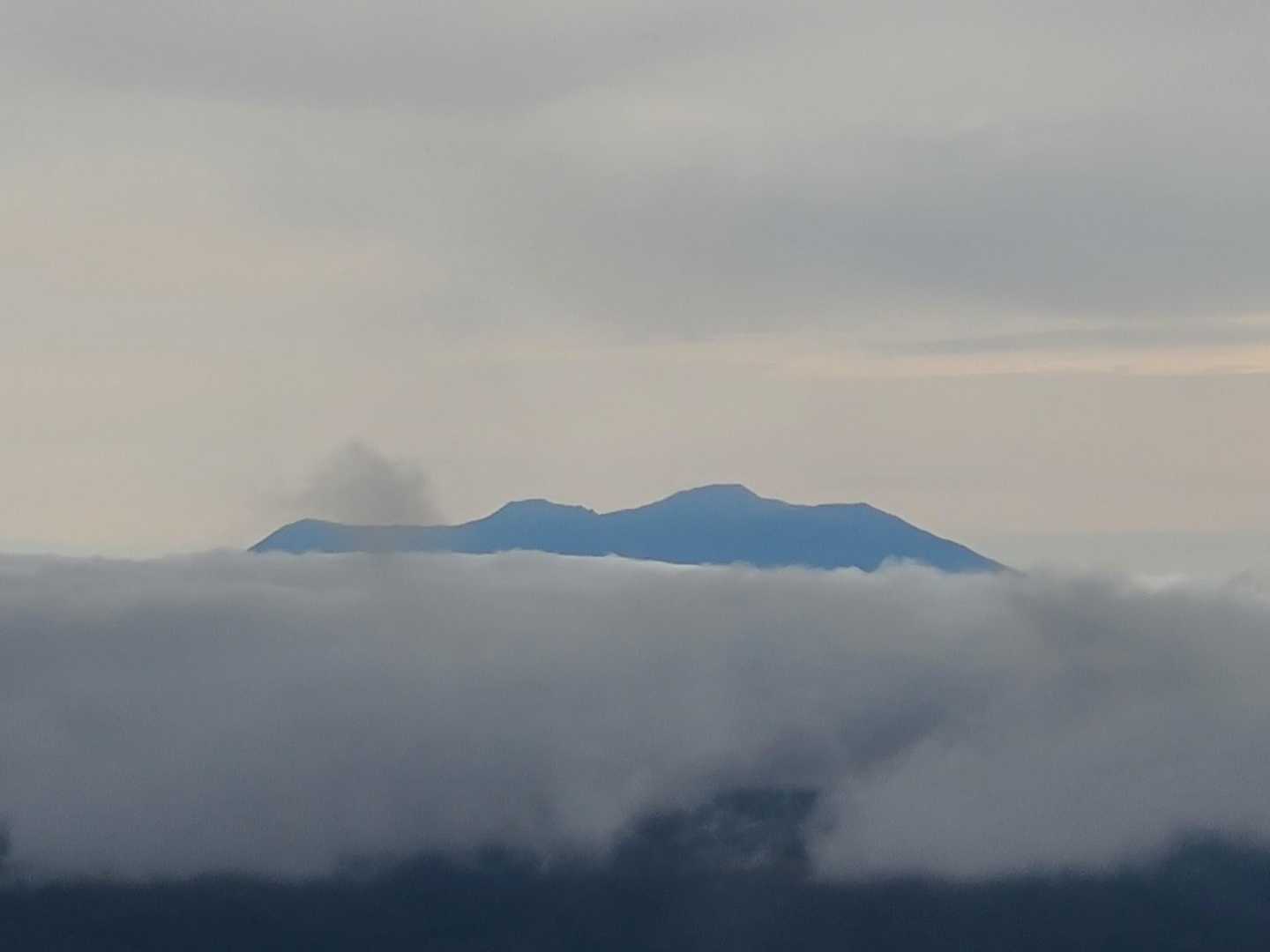 ☁雲海のような雲多めですが御嶽山✨

