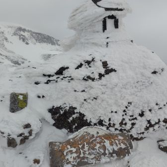 安達太良山山頂(1700m)
二等三角点-大関平・祠