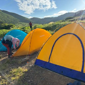 テントばまで戻ってきました。
片付けて下山です。