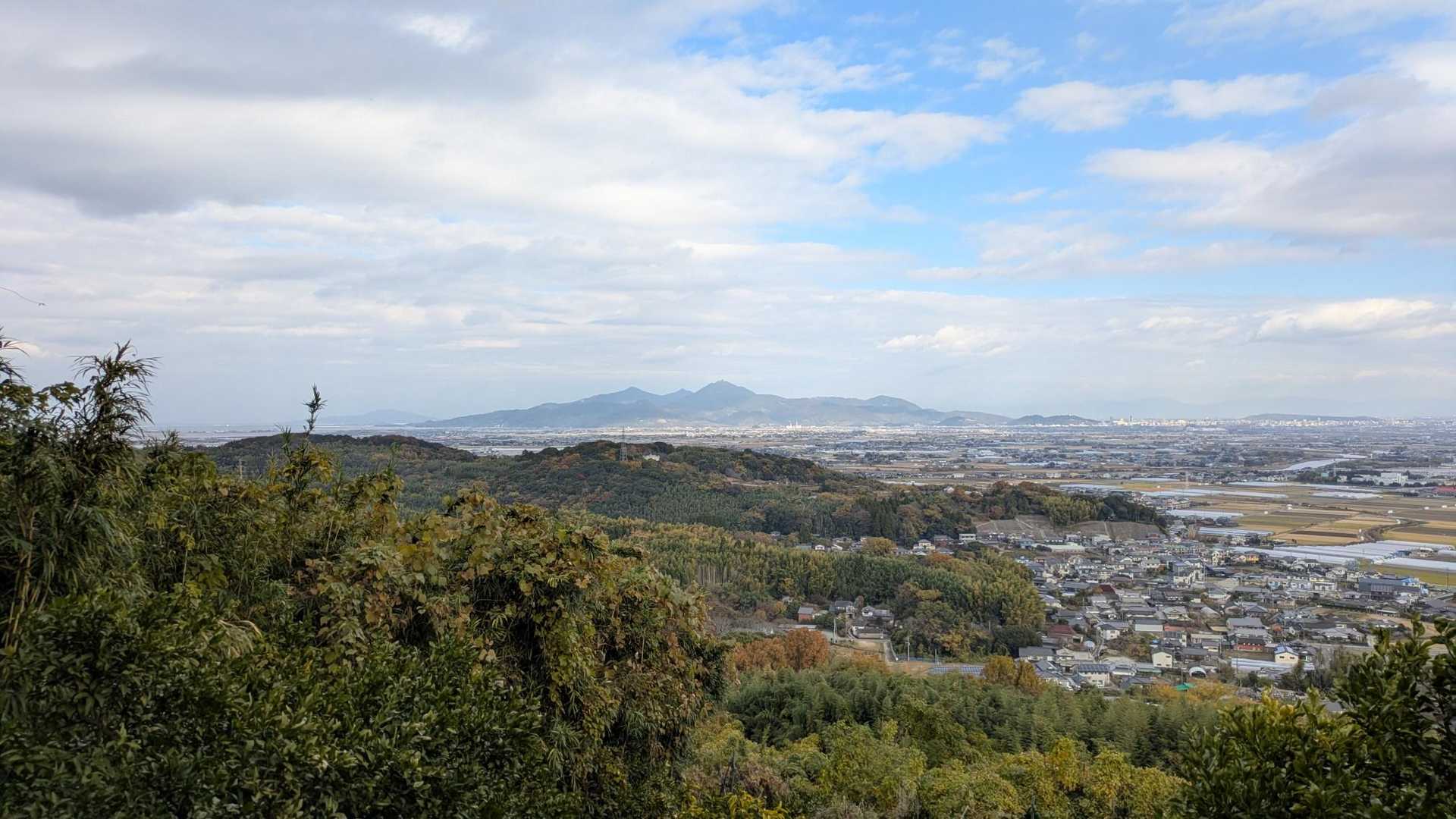 開けて…先日登った金峰山が🧐