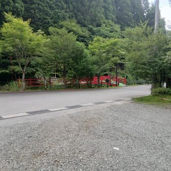 元の駐車場に戻って来た　さて石割の湯に行こう···
