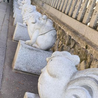 干支の石像が並んでいる