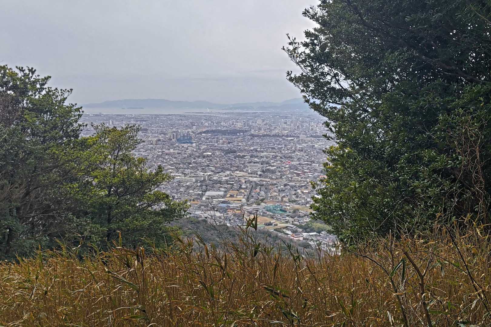 所々、景色が開けるところあり。
水面が見えたら、三河湾か、遠州灘（太平洋）か、後半になると浜名湖か、方角的に判断する必要があります😁