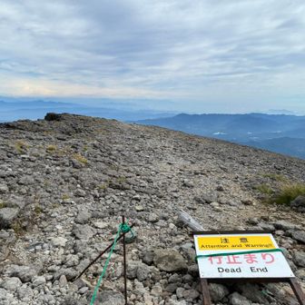 ここで行き止まりです。三角点はこの少し先にあるようです。