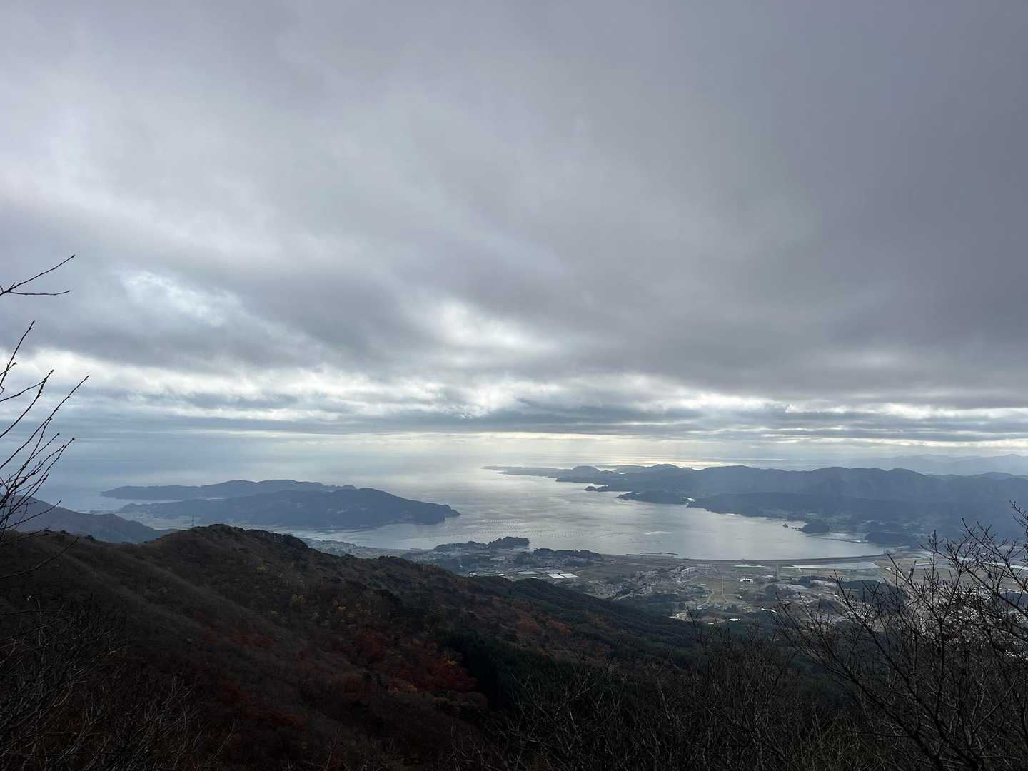 曇り空だけど、海がキラキラしてて
いい眺め