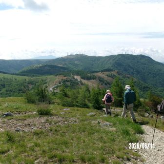 武石峰から　自然保護センタ－方面への出発