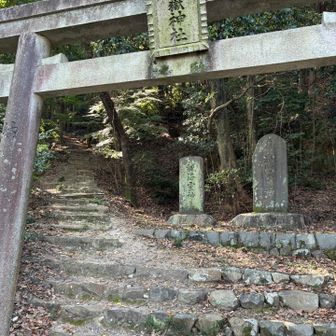 鳥居をくぐって出発。