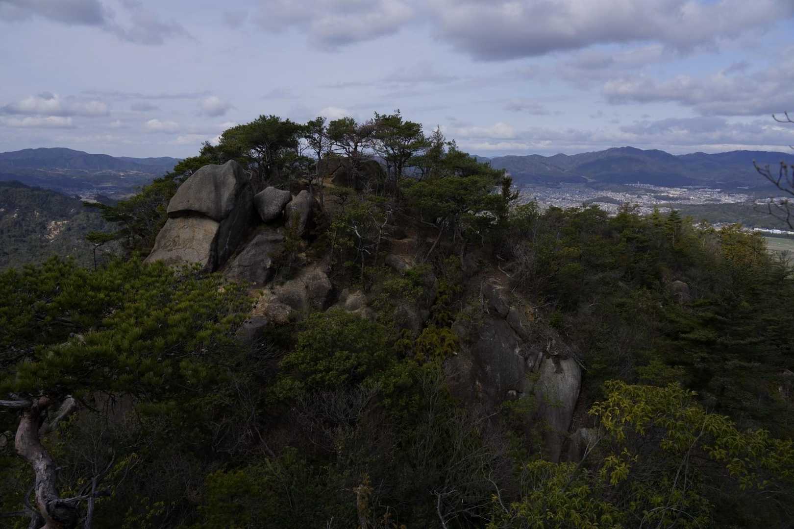 ここから堂山を振り返り😀
なかなかの岩場でしたね🤣