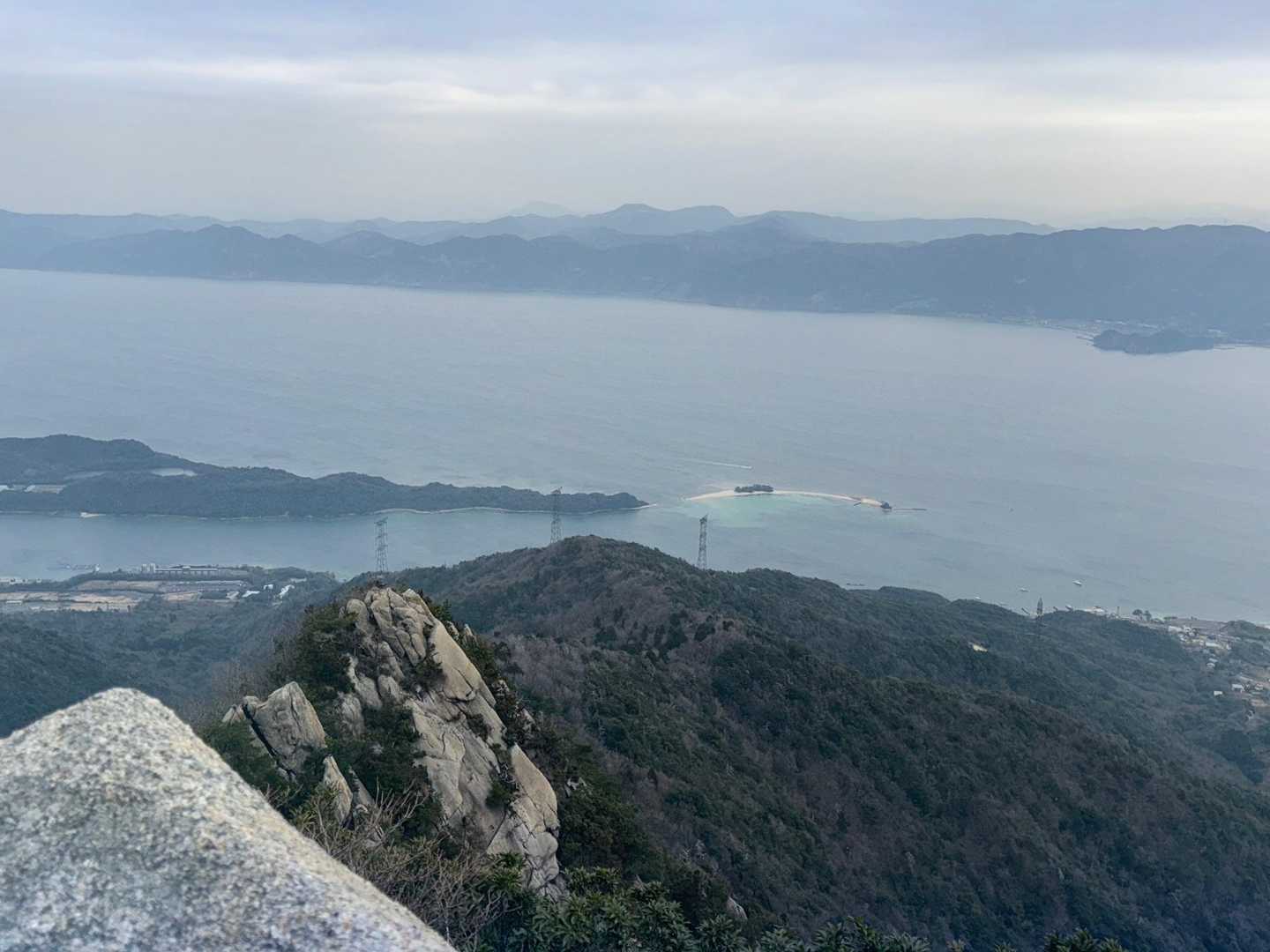 絶景ポイントから水島。