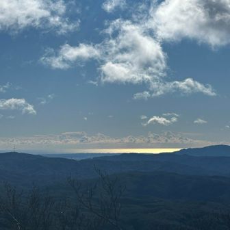 遠く太平洋が照らされて光ってました。