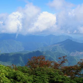 宮崎県側 地形と気流の関係か❓宮崎県側は雲に巻かれない

市房山山頂でも石堂山（西側）が良く見えました