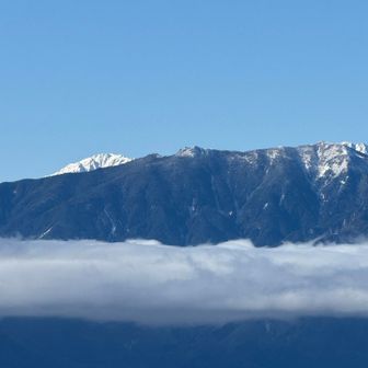 奥は塩見岳かなぁ？と思っていたら、北岳でした。