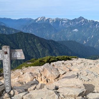あらあら　写真撮らずに唐松岳に着いちゃった