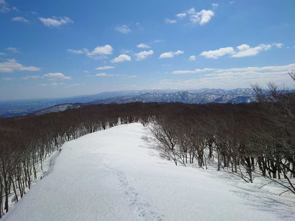 焼石連峰が見えます