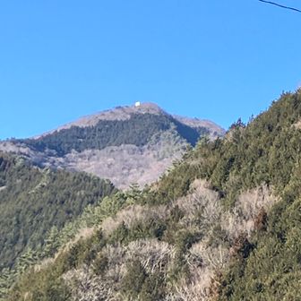 最後はロード4km。駐車場手前。笹子雁ヶ腹摺山の反射板がみえる。