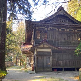 下山では第一社務所前を通る