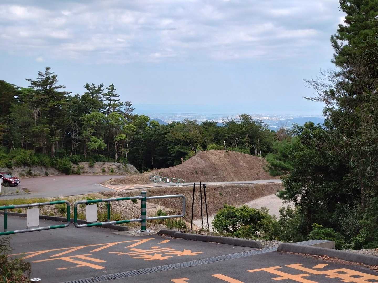 🕶️発見ののち、
無事、下山。
ありがとうございました🙇
獅子ヶ岳、いいお山です。
これ以上、巨大人工物が増えないといいなっ🥹
