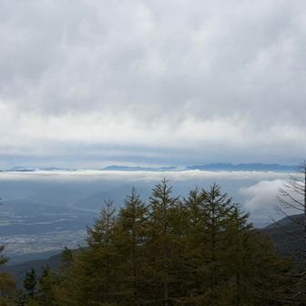 御嶽山と、乗鞍岳から始まる北アルプス。
