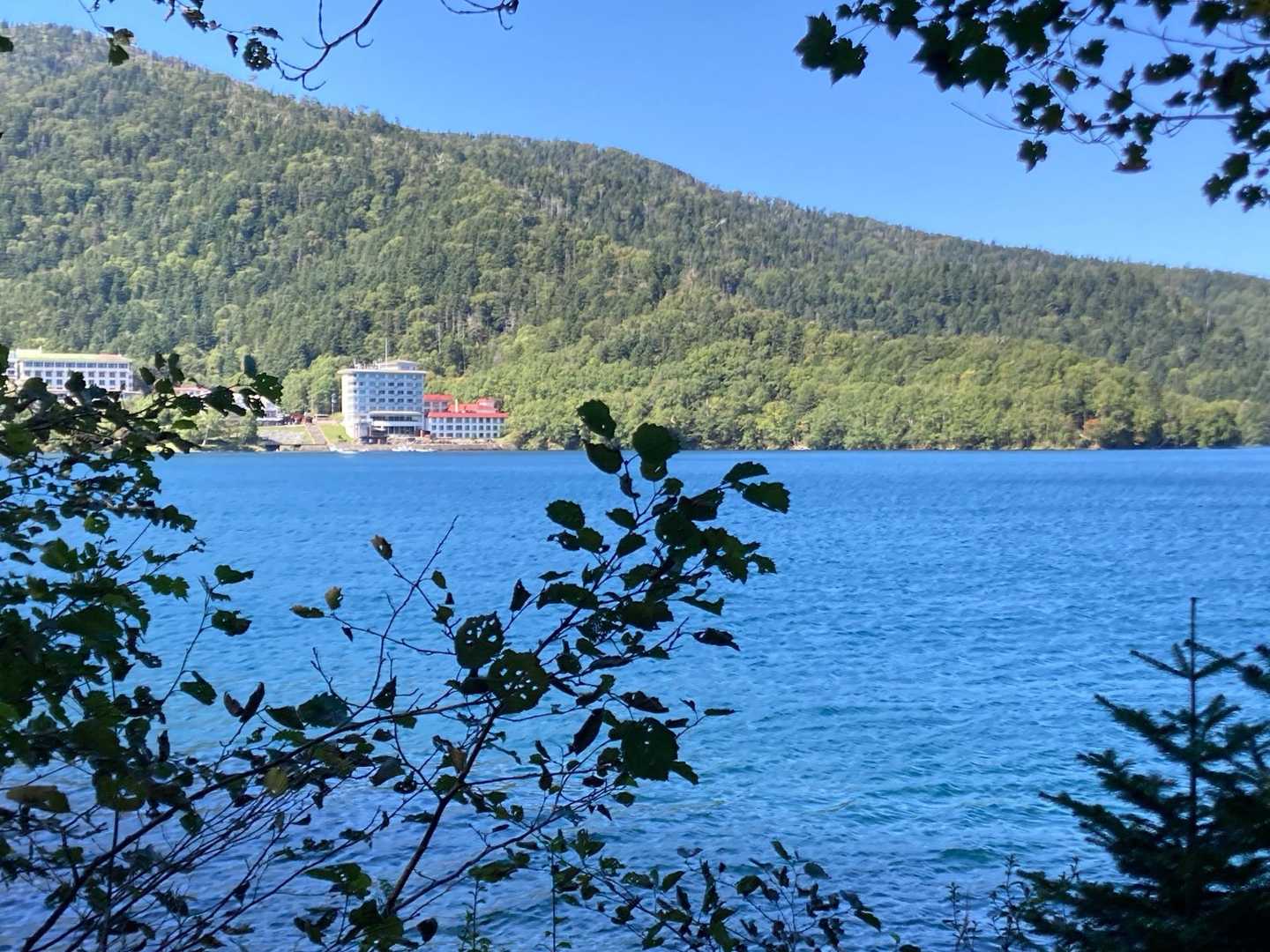 降りて来ました

見えるのはこの前
南ペトウトル山の後に
入った温泉かな？