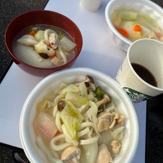 私はおうどん❗️
具沢山で美味しすぎて身体も温まりました😻
ご馳走様でした😋