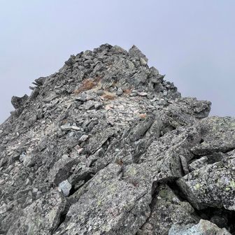 明神主峰の山頂