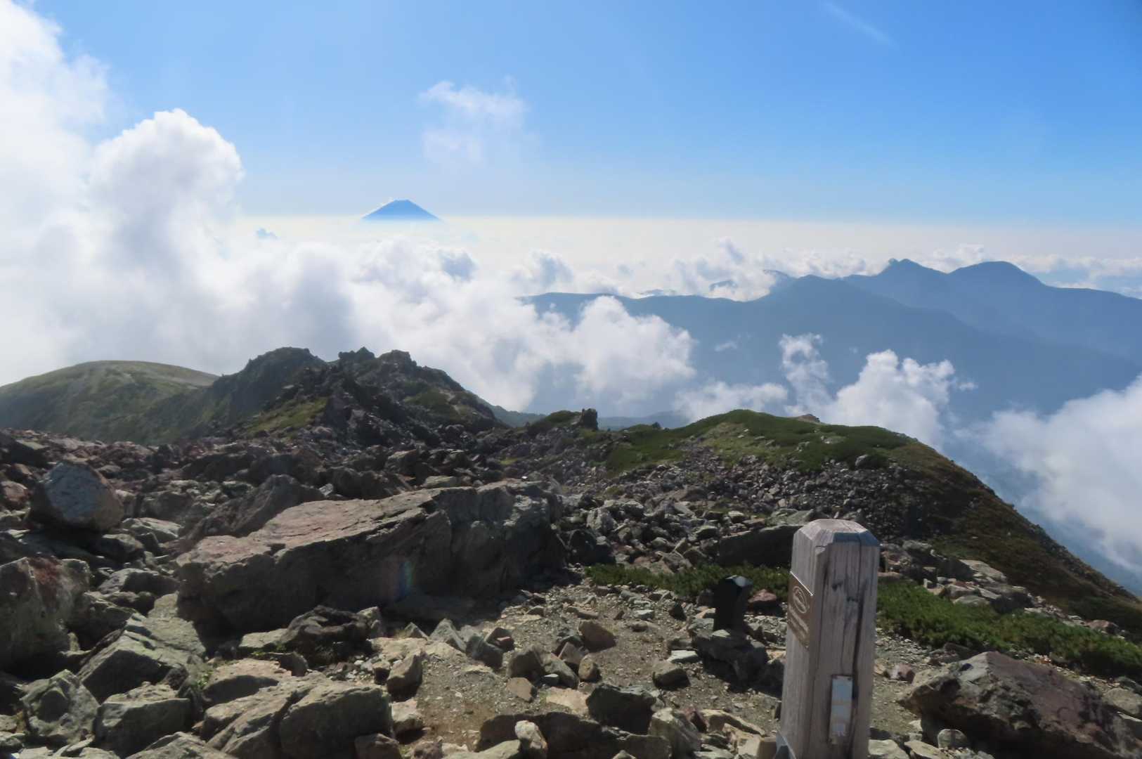 🗻見えた✨悪沢岳山頂
余裕があるので９０分ものんびりゆっくり🦥ぼ〜っと😳