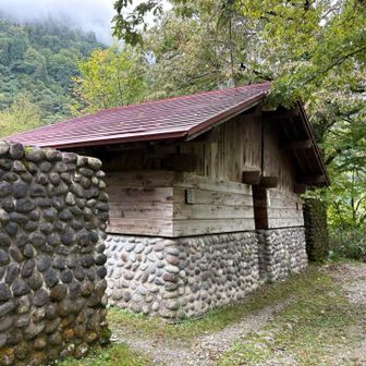 試練と憧れの石碑に行く前にトイレに行きたくて走ったけど、このトイレは閉鎖😱
結局、朝行ったトイレへ