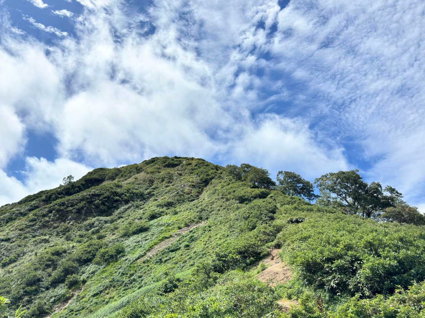いよいよ小朝日岳へ
雲が美しい