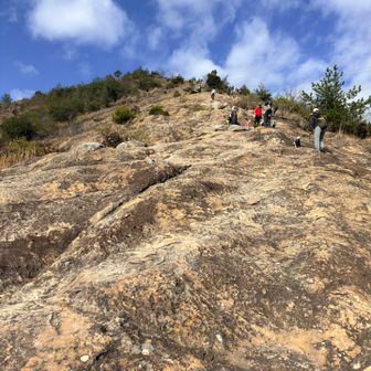 百間岩を降りてから振り返ると