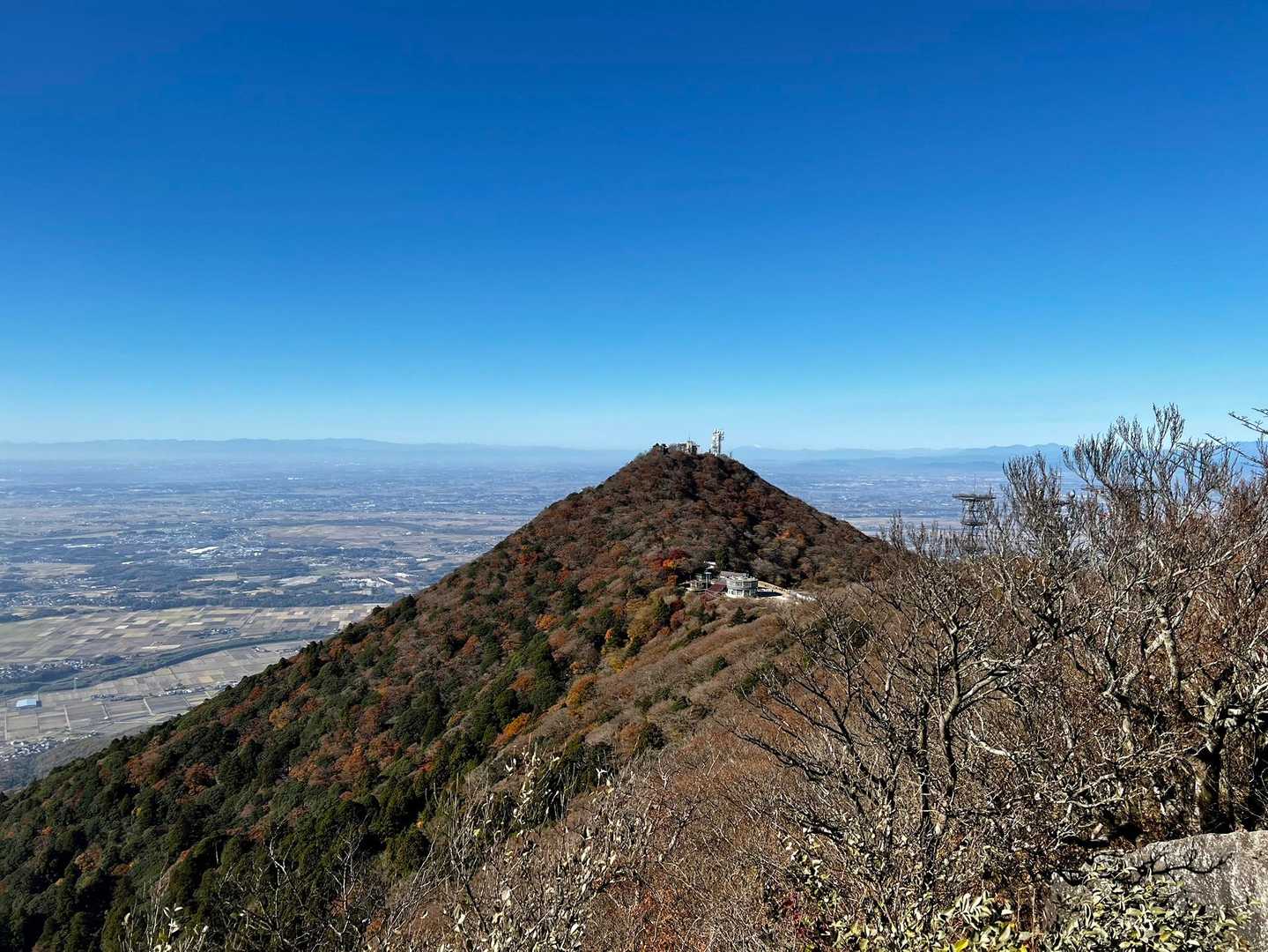 男体山