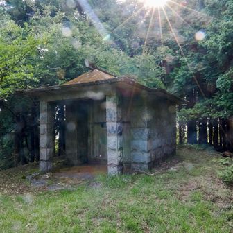 那須ヶ原神社の石室