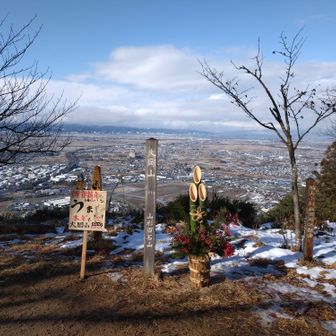 新しい年が来ることを、一番感じられるこの山頂。
毎年ありがとうございます。
ご苦労さまでございます。